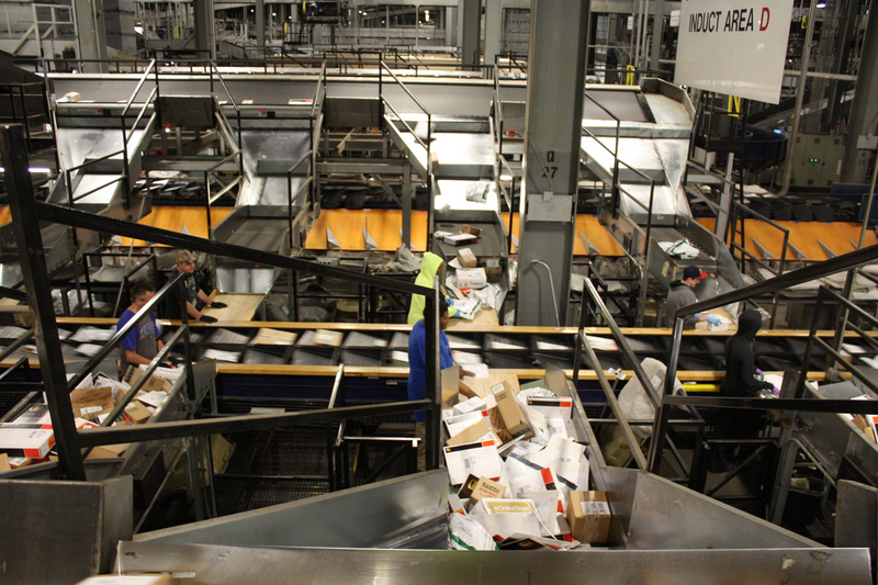 Illustration for article titled Inside the Automated UPS Complex That Sorts 7,000 Packages a Minute